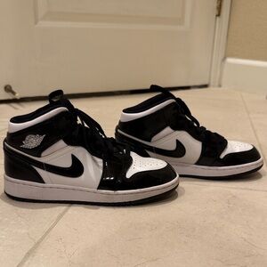 Nike Black and White Sneakers